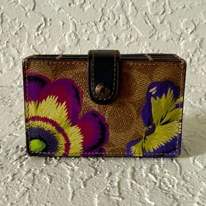 Coach floral accordion card case